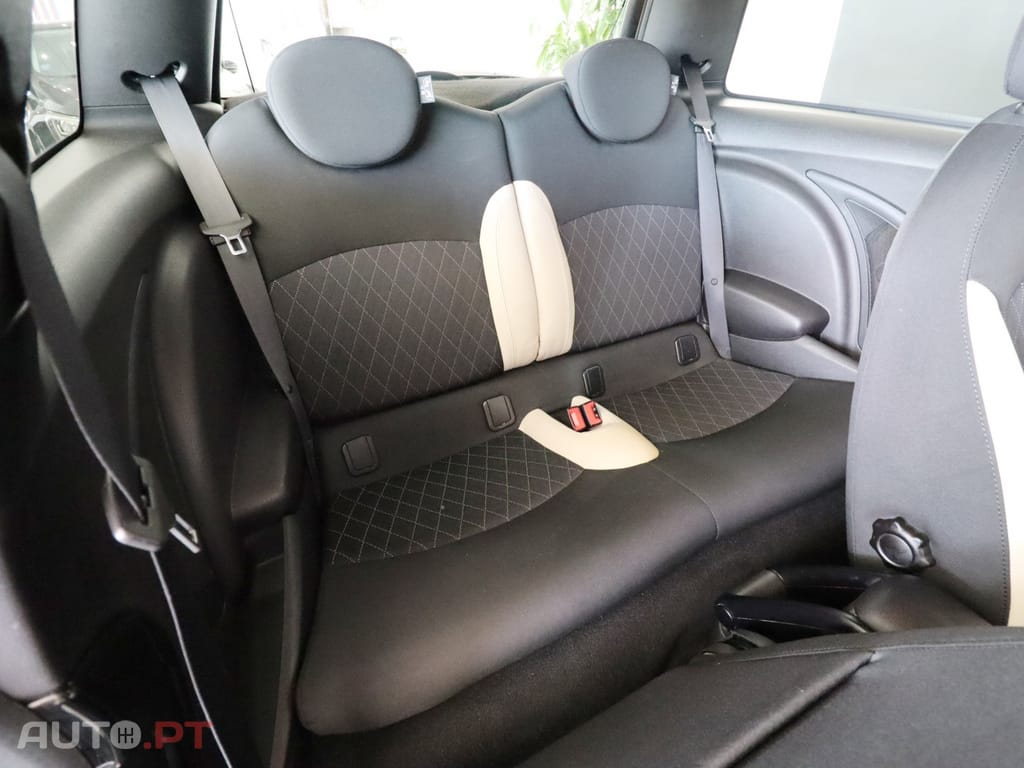 MINI Cooper Cooper D