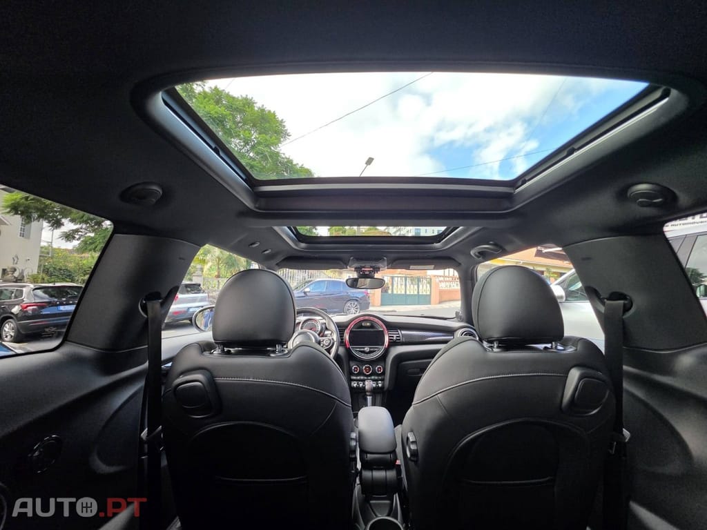 MINI Cooper John Cooper Works Auto Desportiva