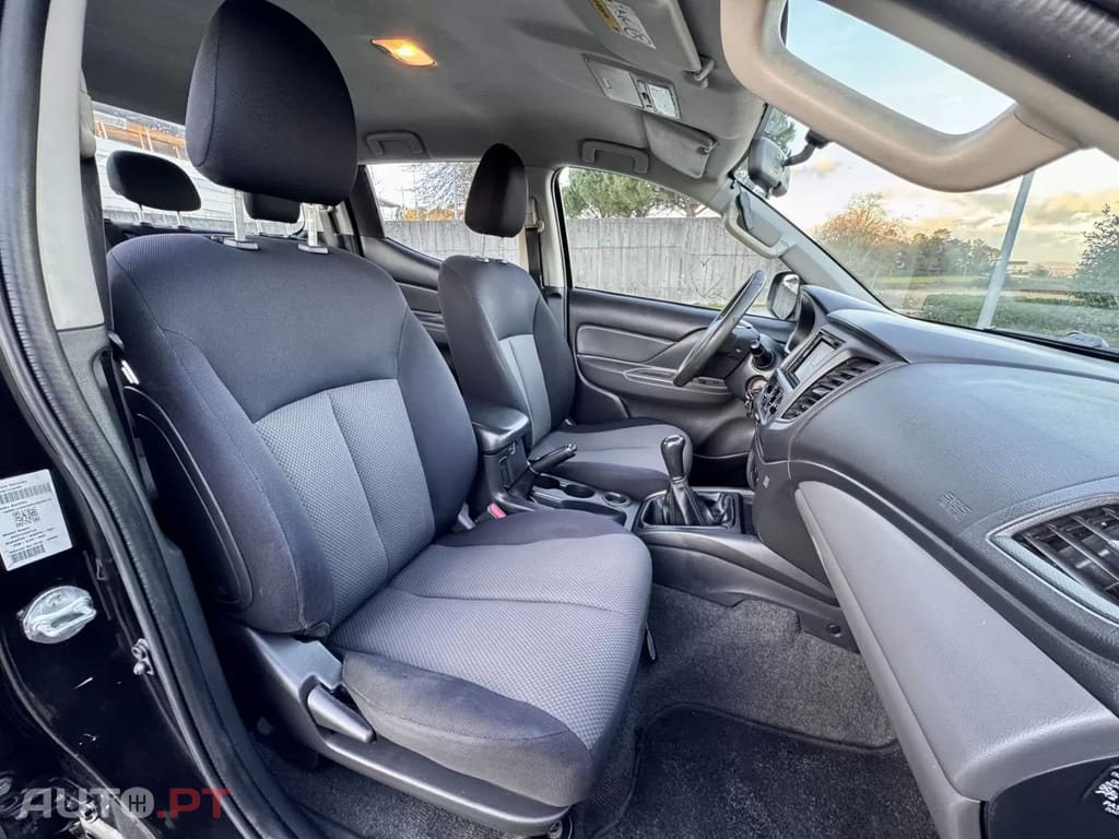 Mitsubishi L200  2.4 DI-D CD Invite 2WD