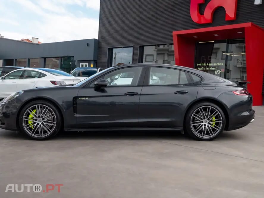 Porsche Panamera 4 E-Hybrid Platinum Edition