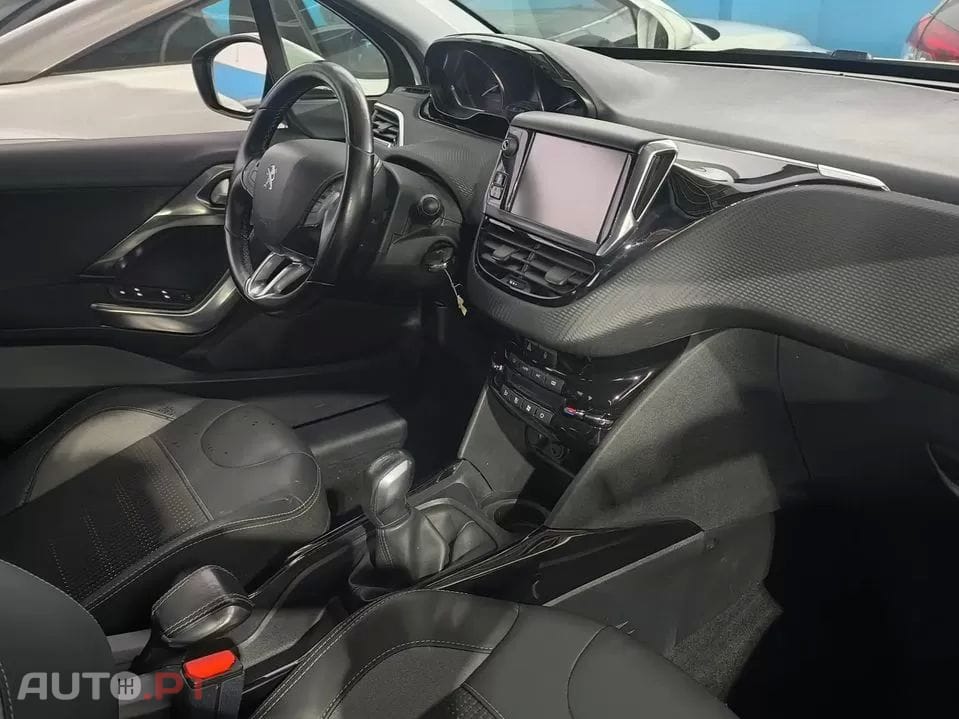 Peugeot 2008 1.2 PureTech Allure