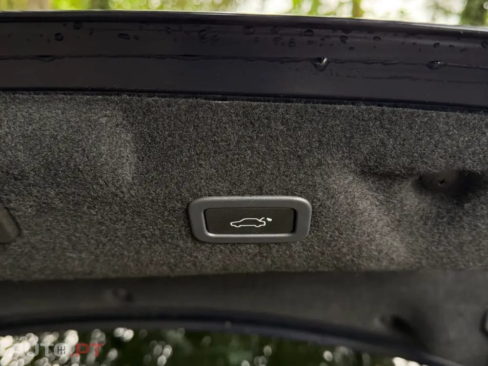 Jaguar XE 2.0 D R-Dynamic S