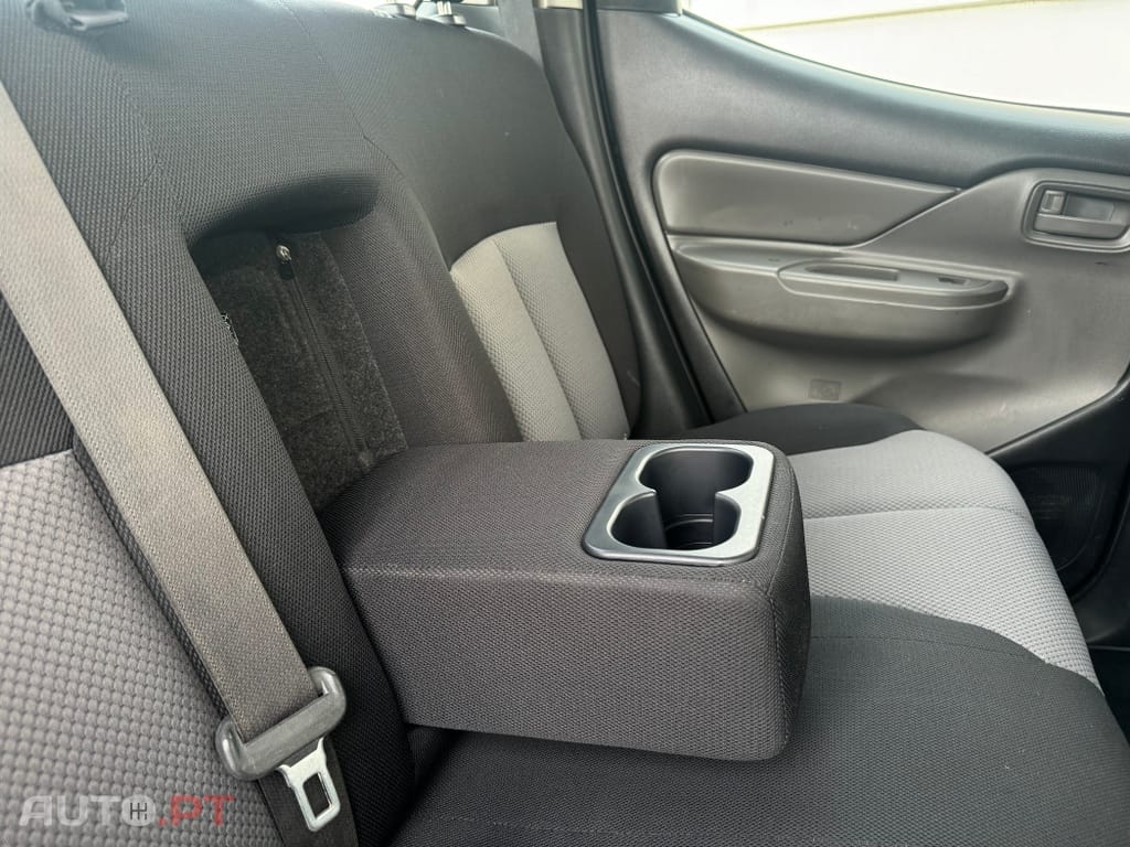 Mitsubishi L200 2.4 DI-D CD Campera 4WD
