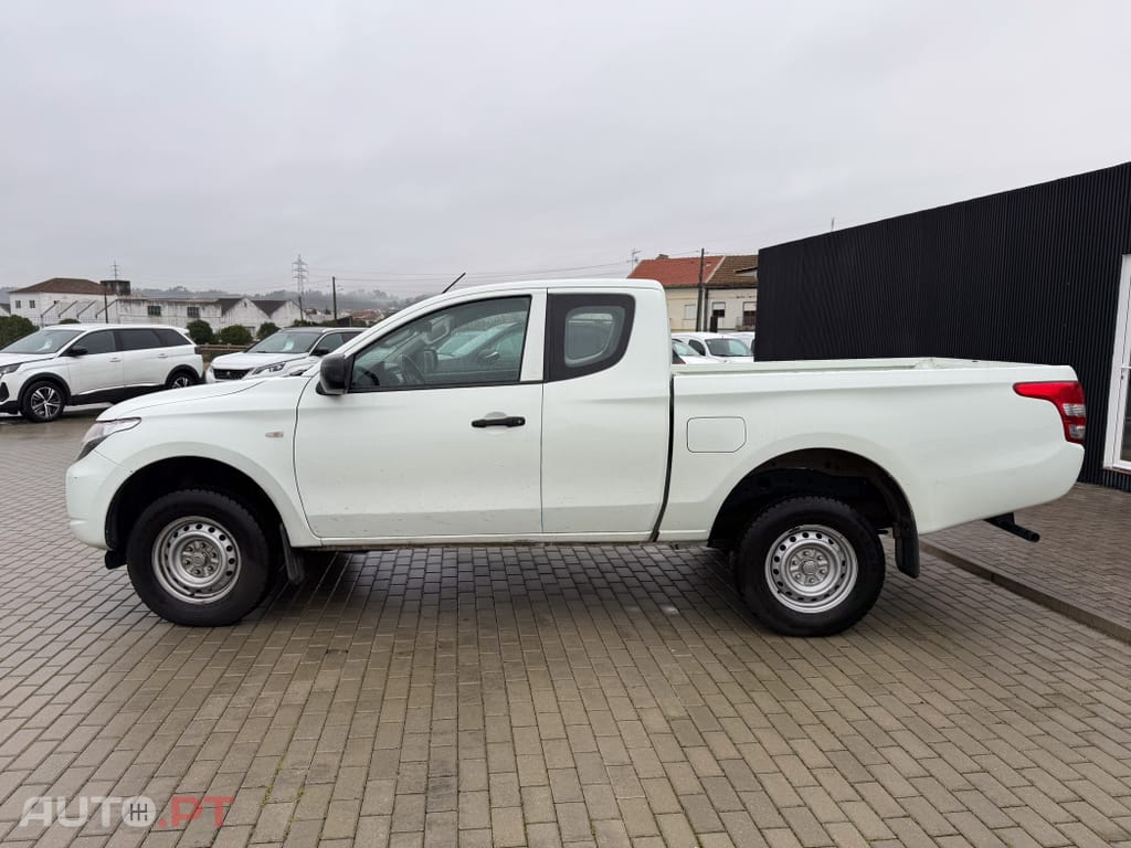 Mitsubishi L200 2.4 DI-D CD Invite 4WD