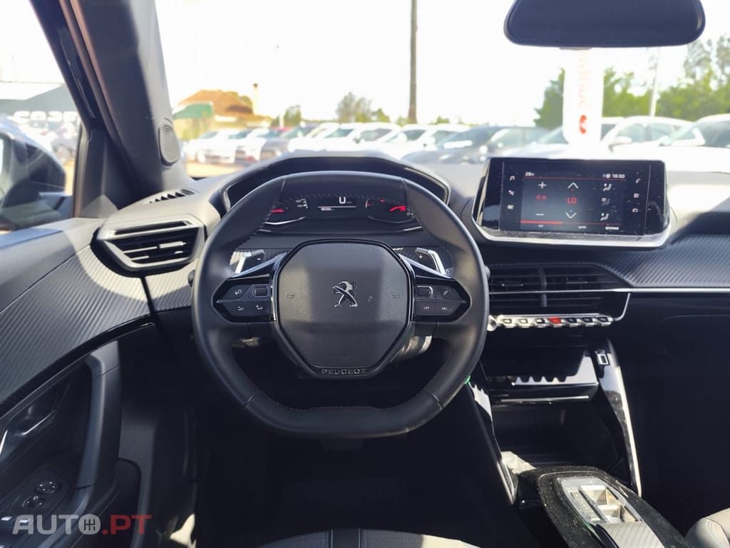 Peugeot 2008 1.2 PureTech Allure EAT8