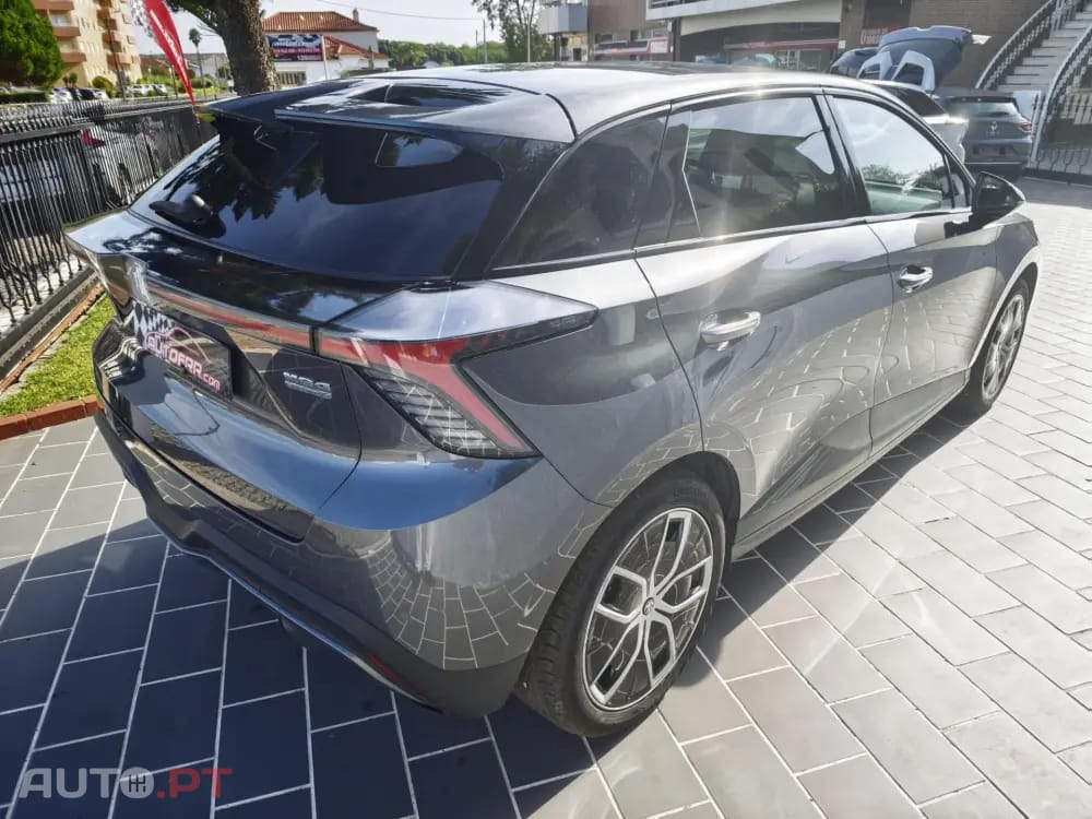 MG MG4 64 kWh Luxury
