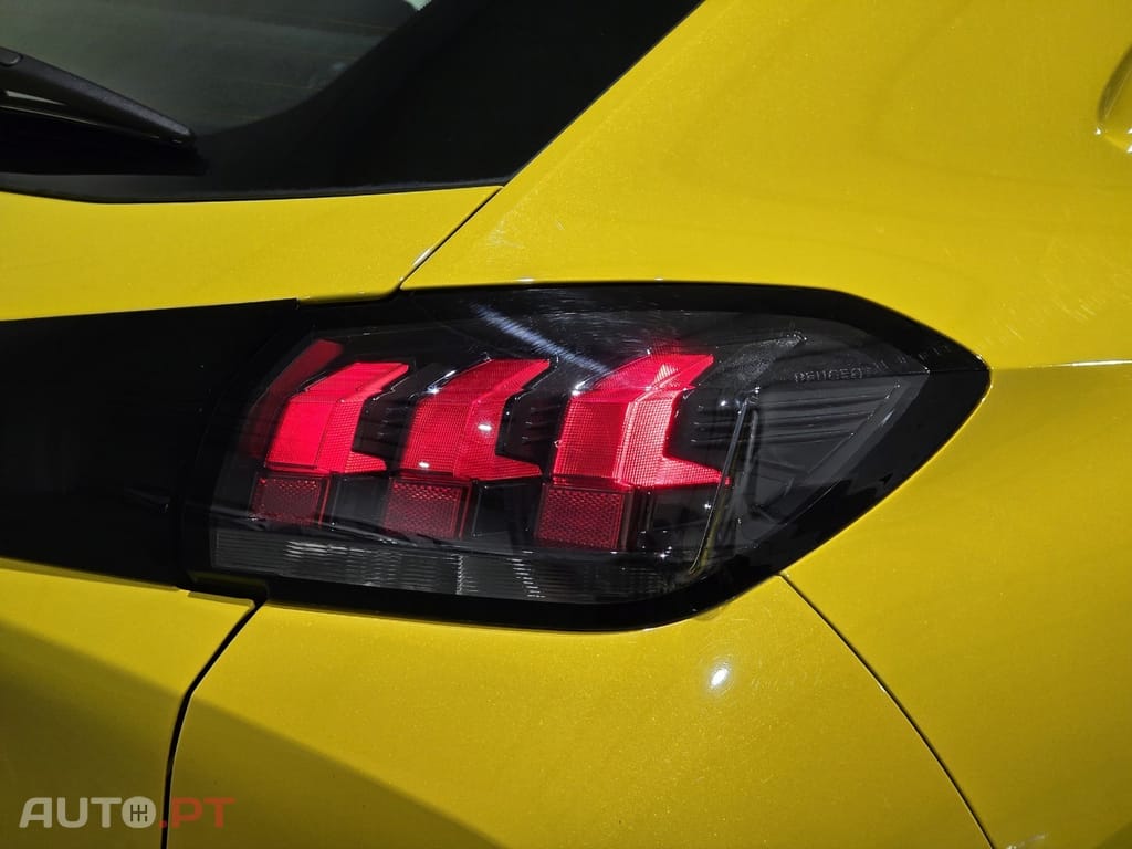 Peugeot E-208 50 kWh Active