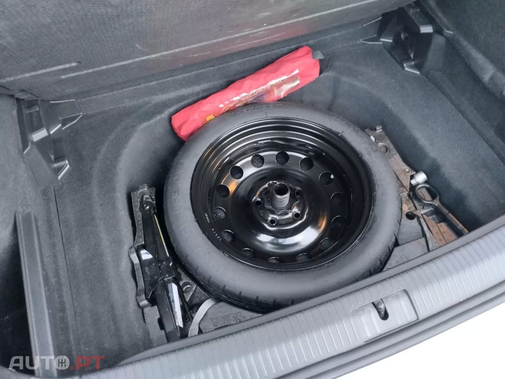 Volkswagen Golf 1.6 TDI Confortline — fotografia 15