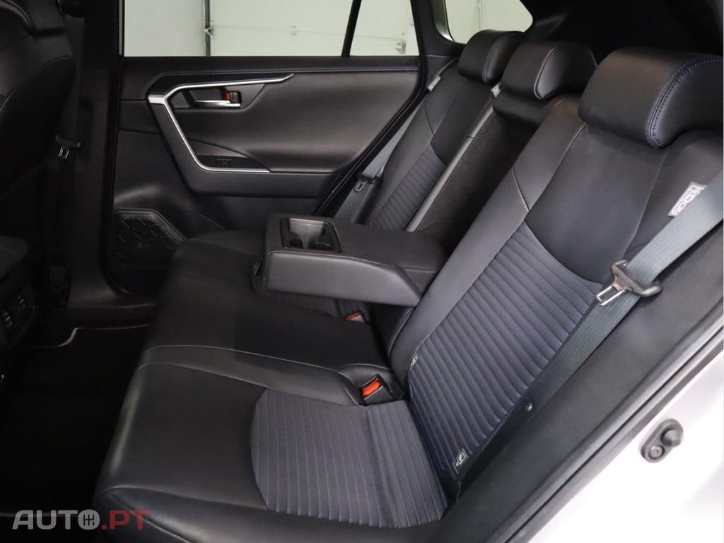 Toyota RAV4  2.5 HDF Comfort