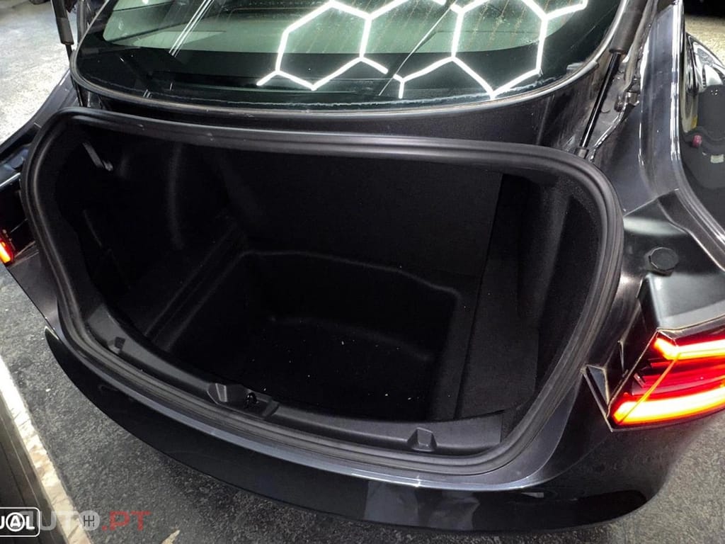 Tesla Model 3 Standard Range Plus RWD