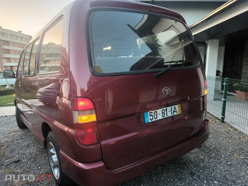 Toyota HiAce 2.4 D LXH12LB
