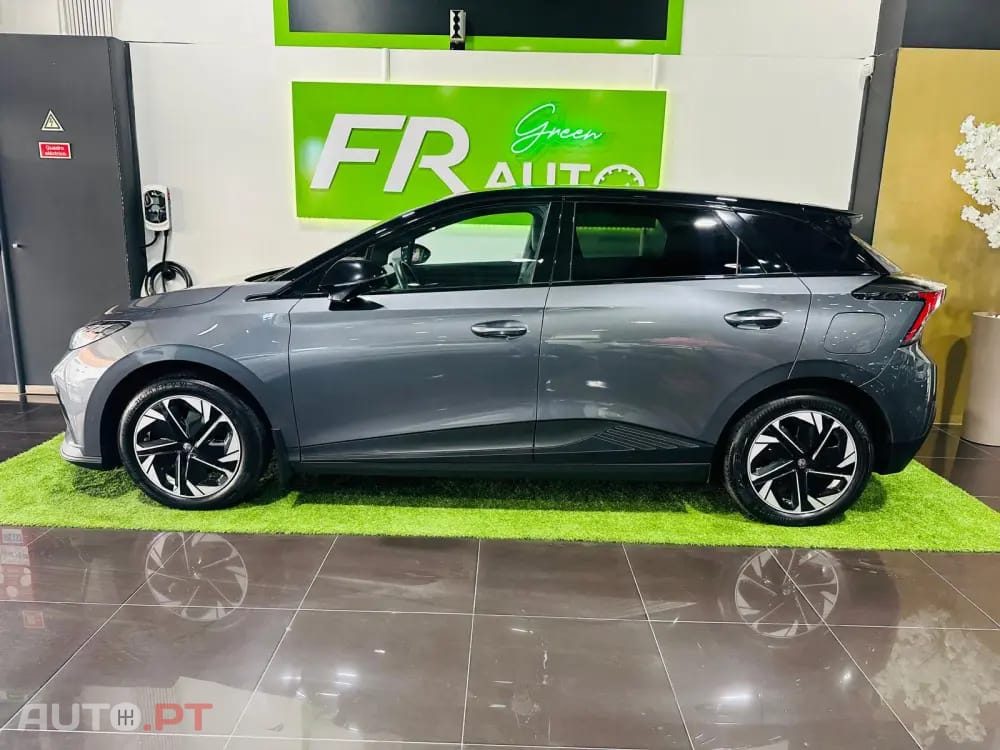 MG MG4 64 kWh Luxury