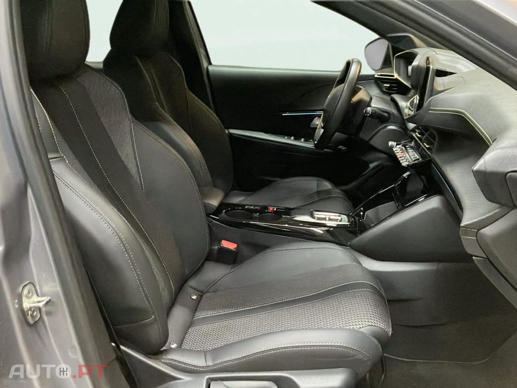 Peugeot E-208 50 KWh GT