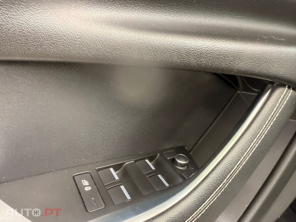 Jaguar XE 2.0 D R-Dynamic S