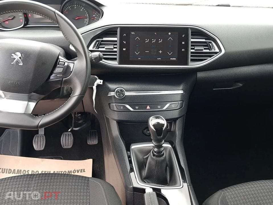 Peugeot 308 1.5 BlueHDi Business Line