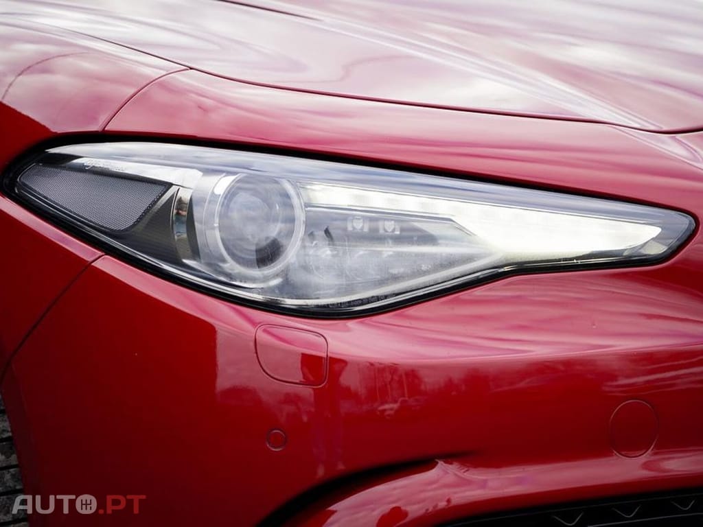 Alfa Romeo Giulia 2.9 V6 Bi-Turbo AT8 Quadrifoglio