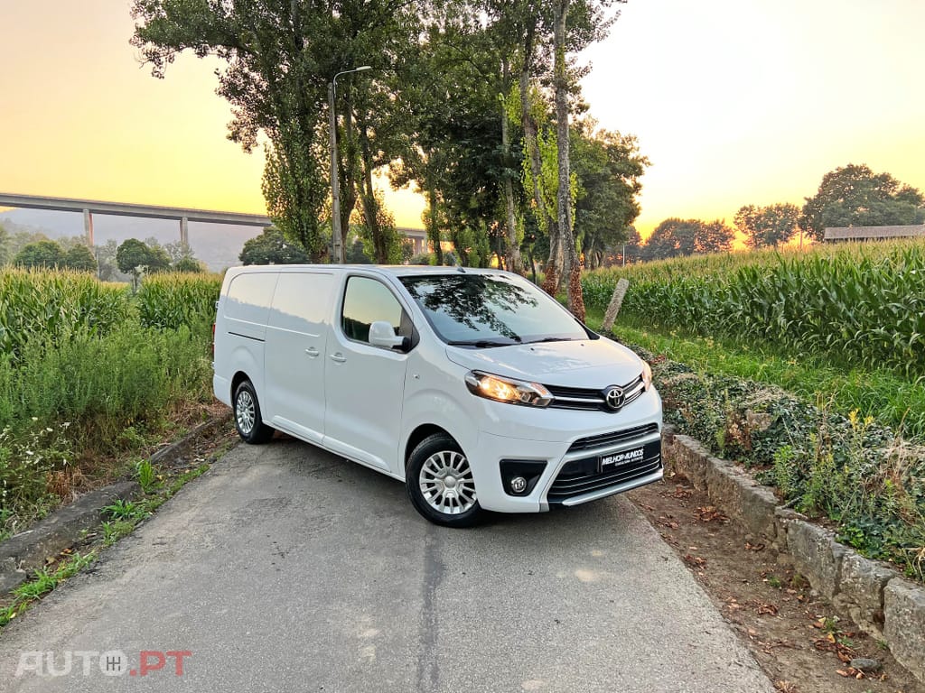 Toyota Proace Verso Long 50KWh Business
