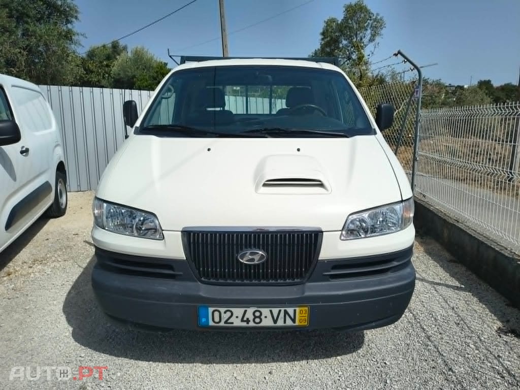 Hyundai H-1 Starex caixa aberta com rodado duplo
