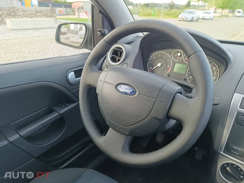 Ford Fiesta 1.25 First Edition - Um dono
