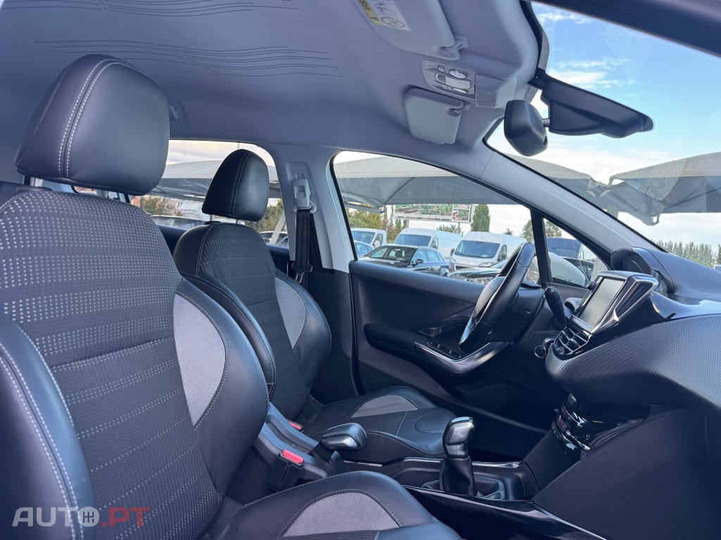 Peugeot 2008 1.2 PureTech Allure