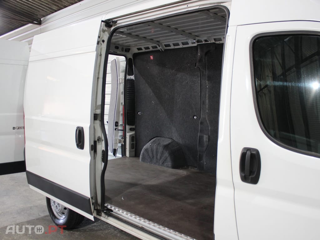 Peugeot Boxer 2.0 BlueHDi 330 L1H1 Premium