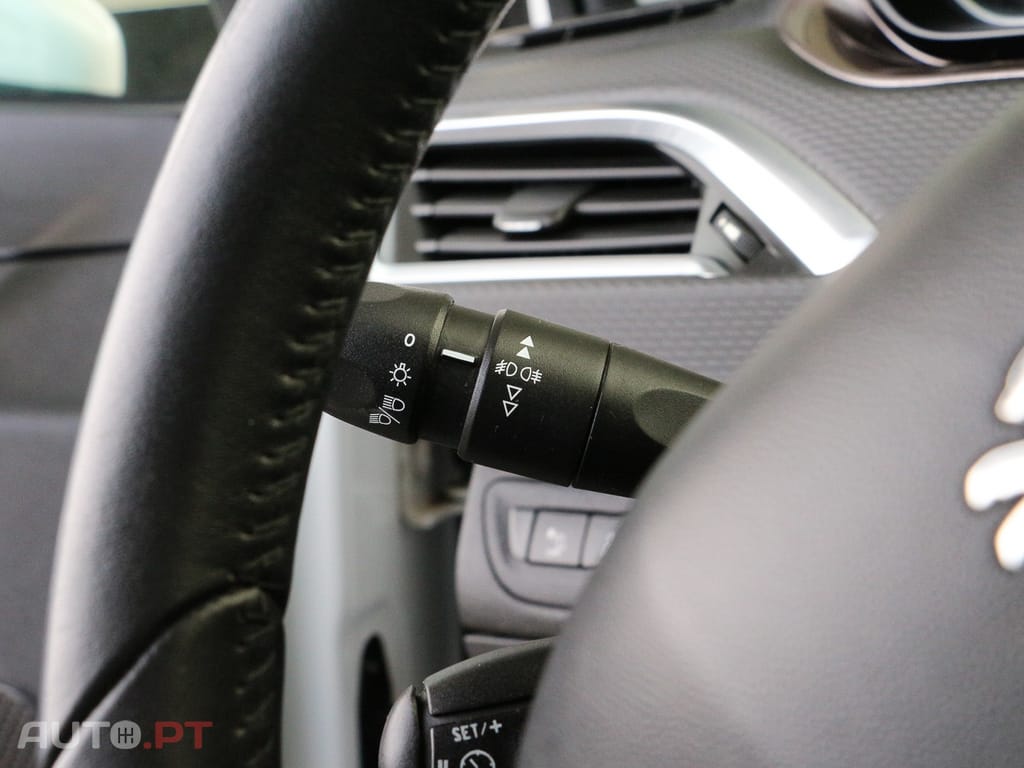 Peugeot 2008 1.6 e-HDi Active