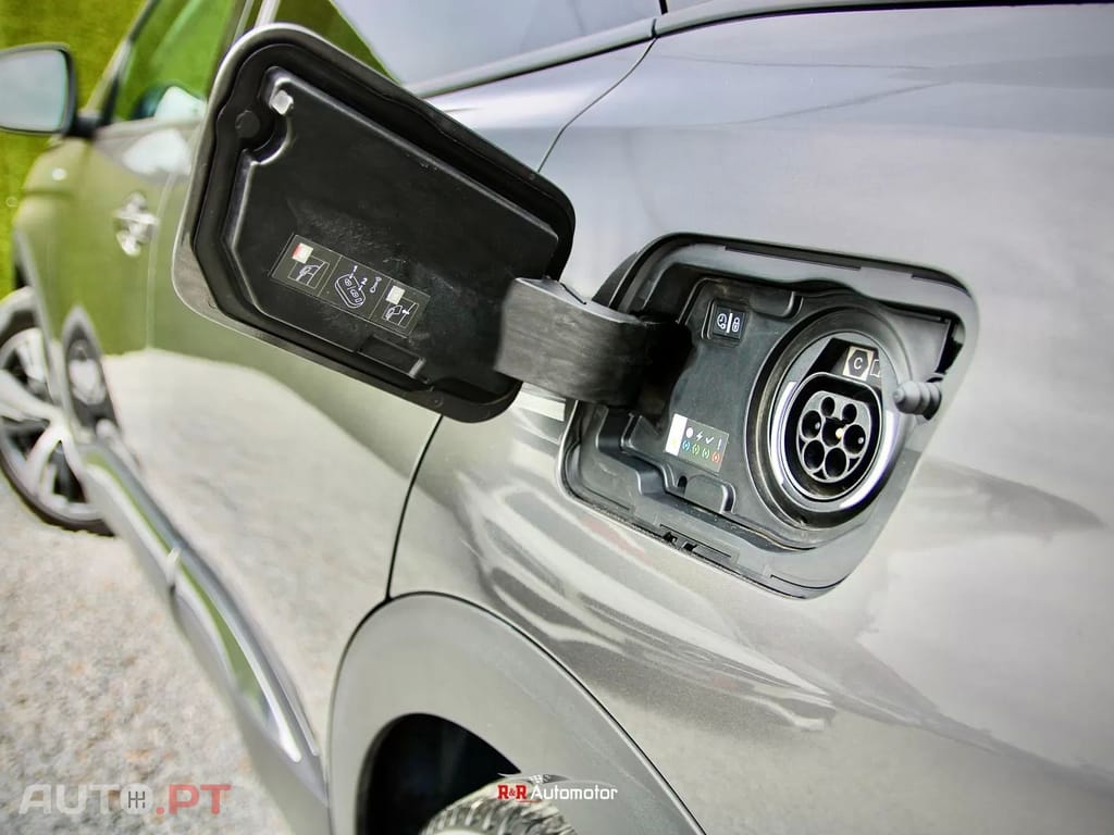 Peugeot 3008 1.6 Hybrid Allure e-EAT8