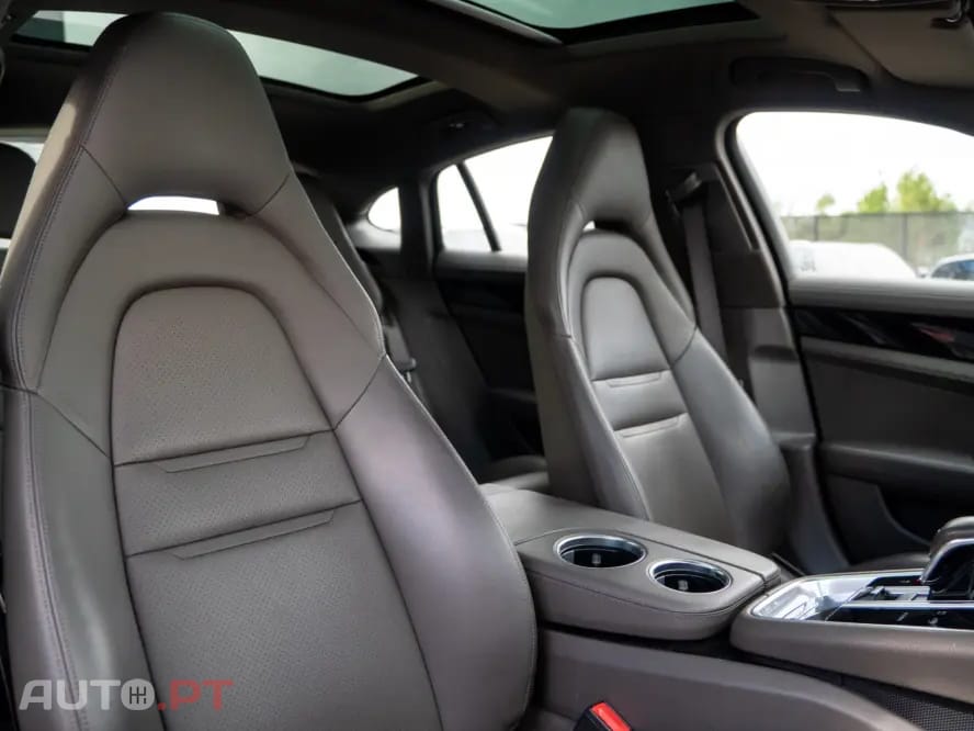 Porsche Panamera 4 E-Hybrid Platinum Edition