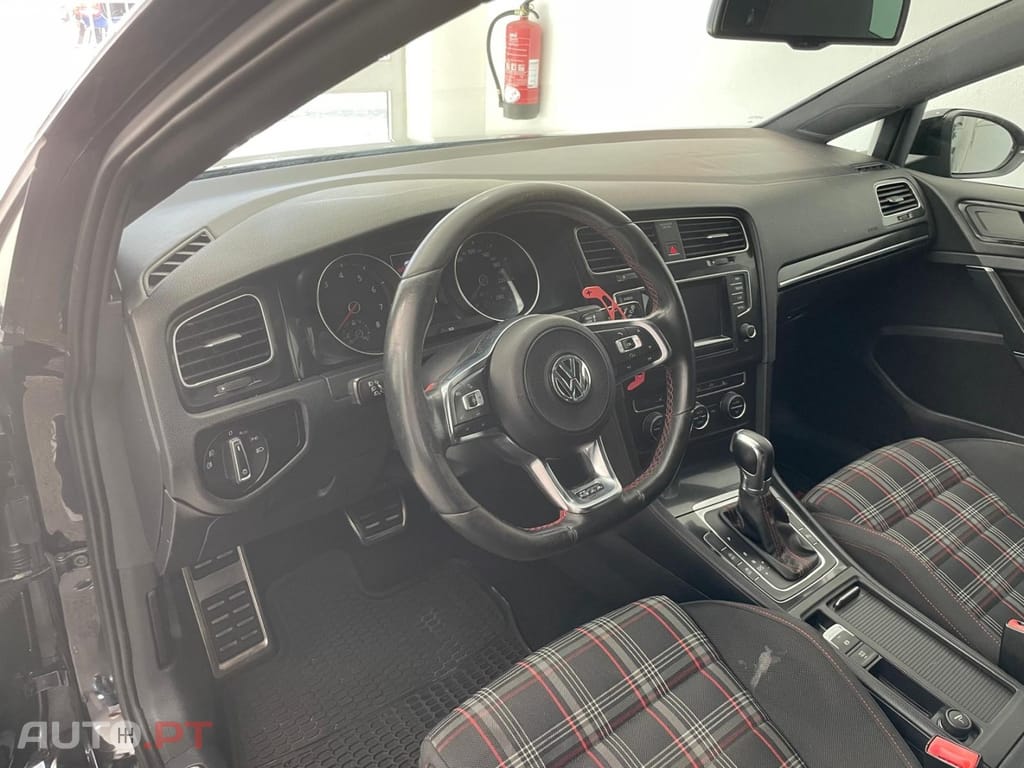 Volkswagen Golf 2.0 TSI GTI DSG