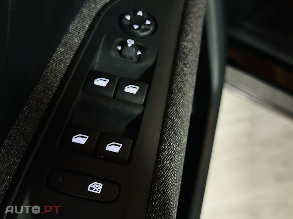 Peugeot 3008 PureTech 130 Stop & Start GPF EAT8 Active