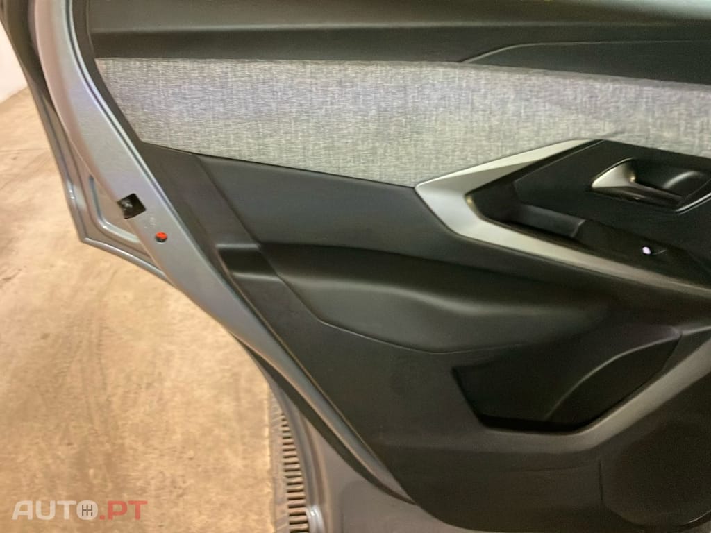 Peugeot 3008 1.2 Hybrid Allure e-DCS6
