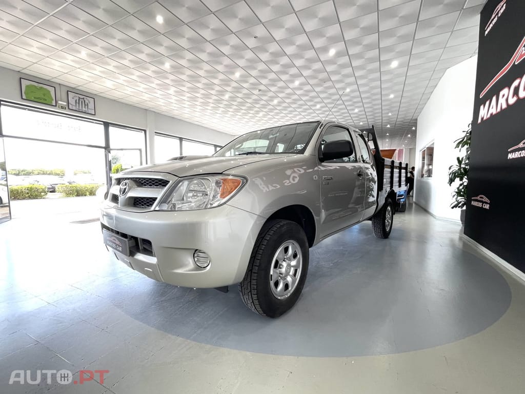 Toyota Hilux 2.5 D-4D 4WD CE CM AC