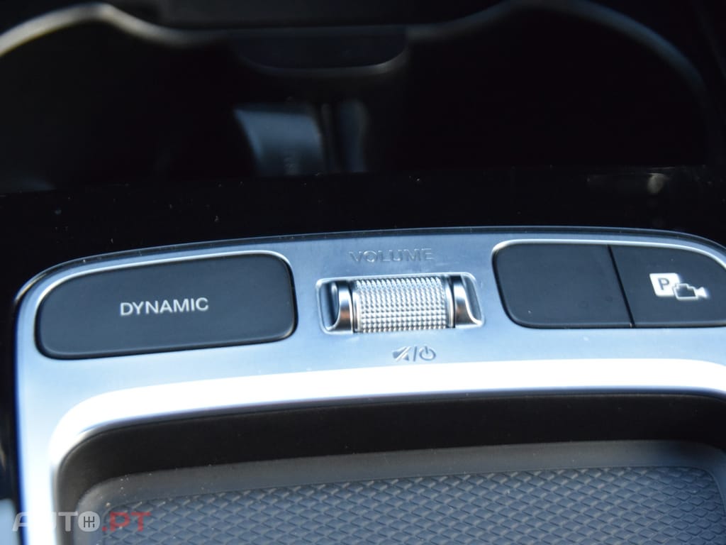 Mercedes-Benz A 250 e AMG Line