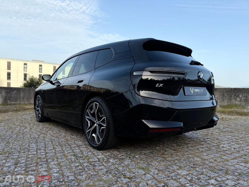 BMW iX xDrive 40 Pack Desportivo