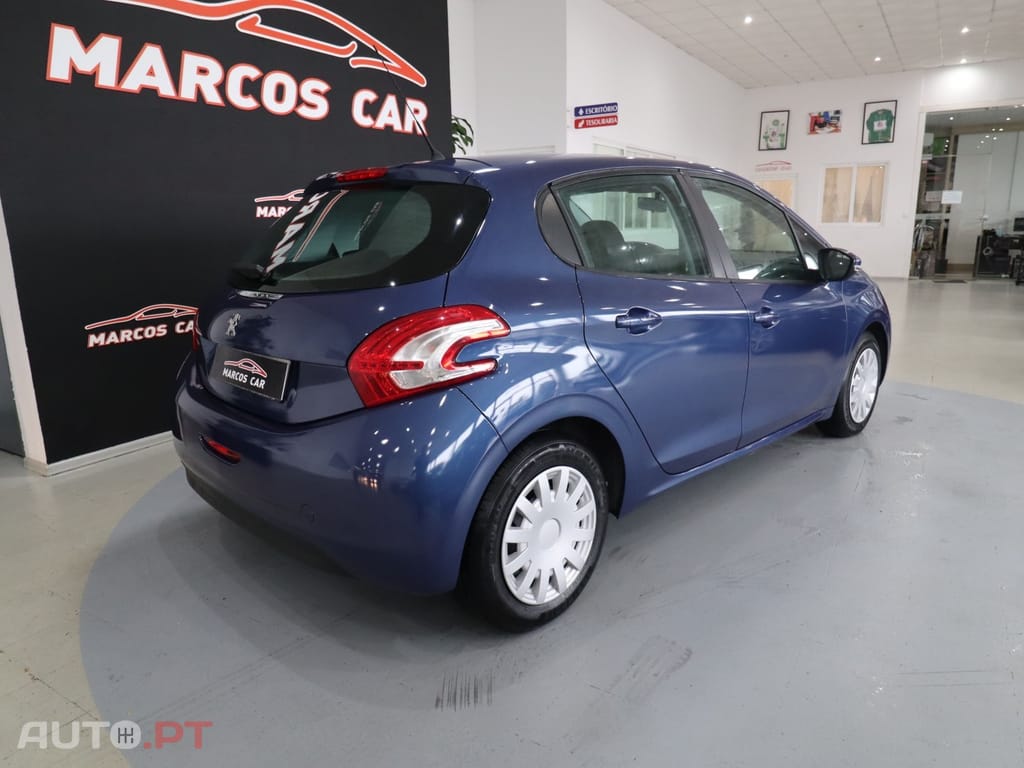 Peugeot 208 1.4 HDi Active — fotografia 4