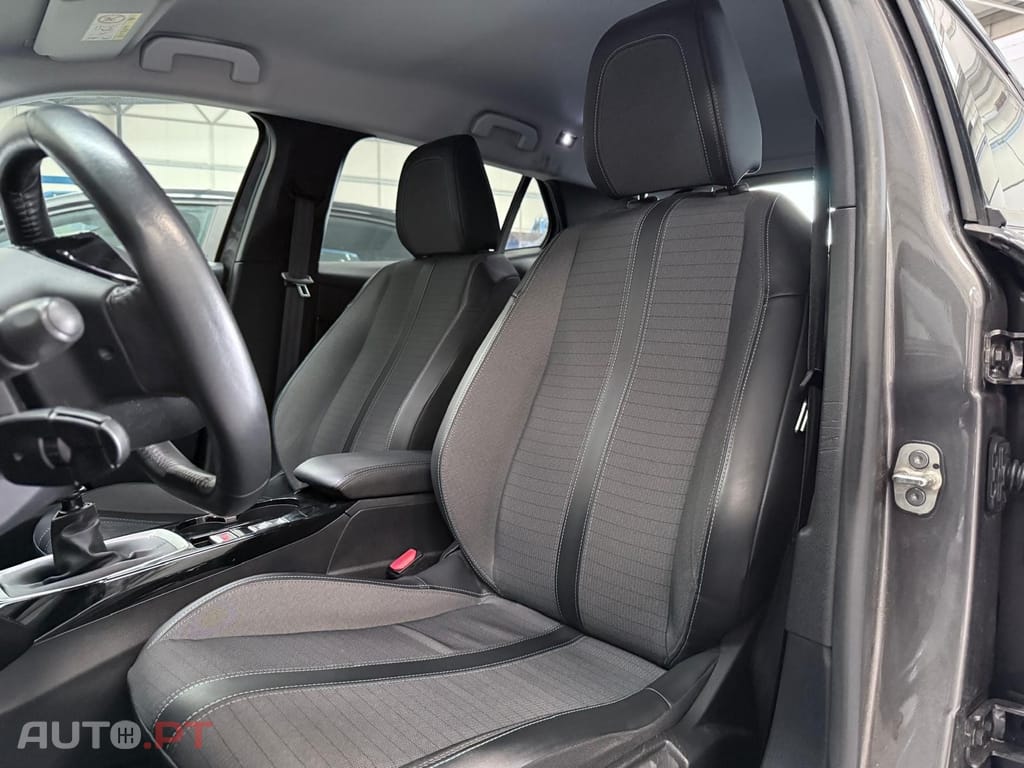 Peugeot 2008 1.2 PureTech Allure