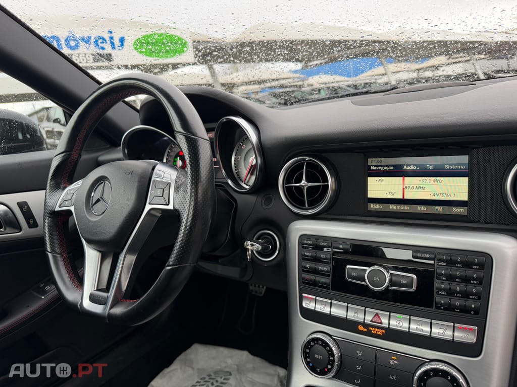 Mercedes-Benz SLK 200 Outro