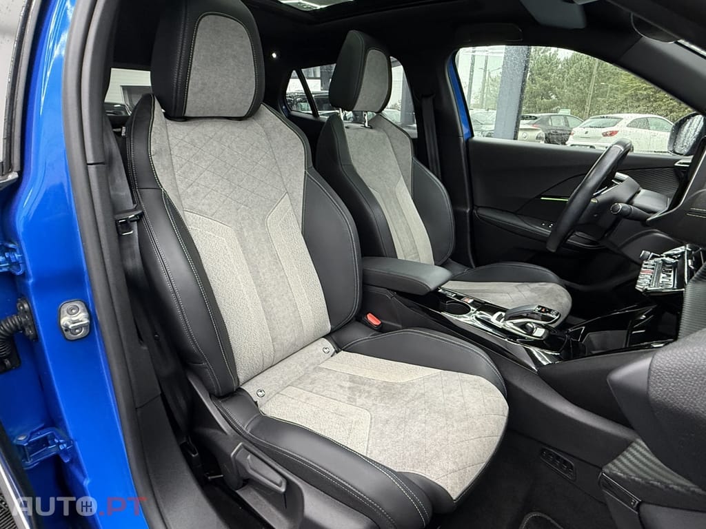 Peugeot E-2008 50 kWh GT