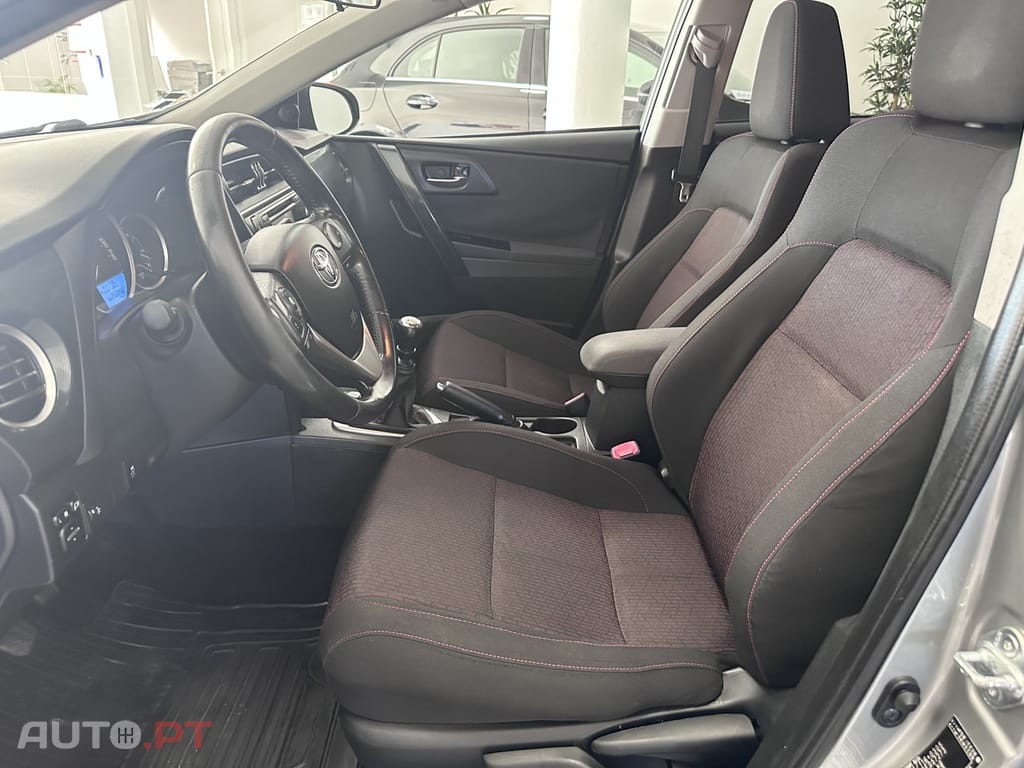 Toyota Auris 1.4 D-4D Com. +P.Sport+TSS