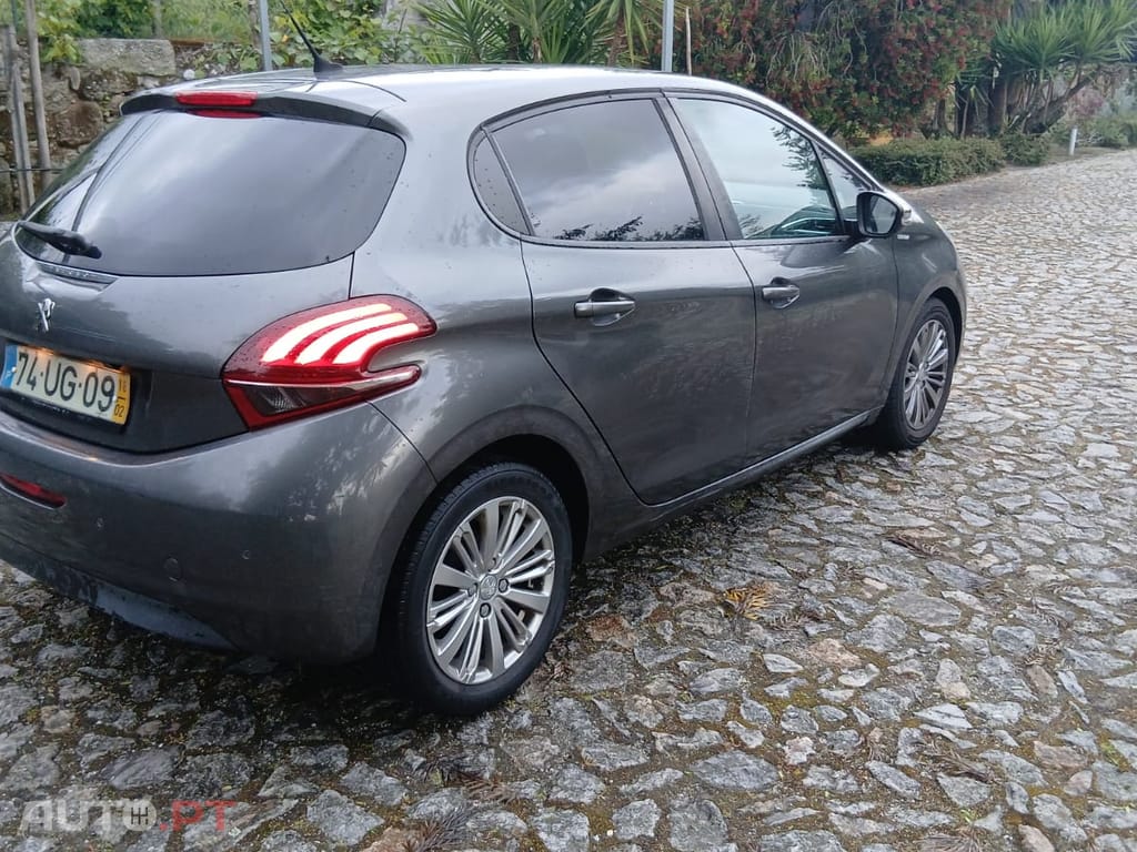 Peugeot 208 CCBHW6