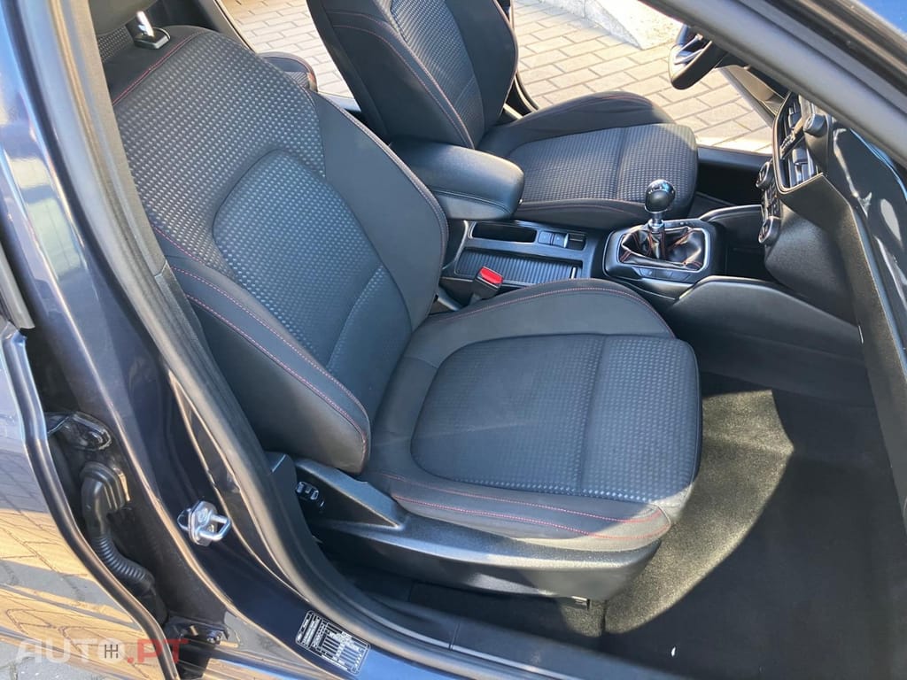 Ford Focus 1.0 EcoBoost Hybrid ST-LINE