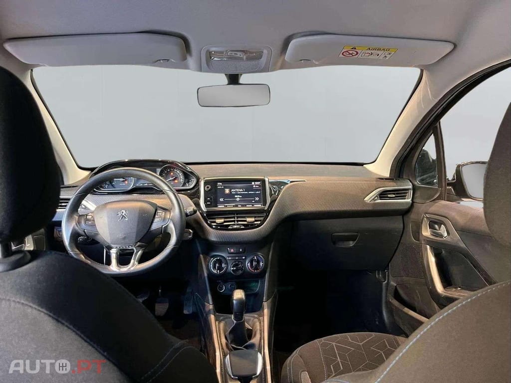 Peugeot 2008 1.2 e-VTi Style