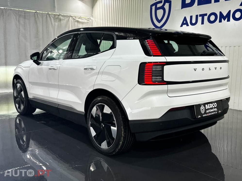 Volvo EX30 Single Motor Extended Range RWD Plus