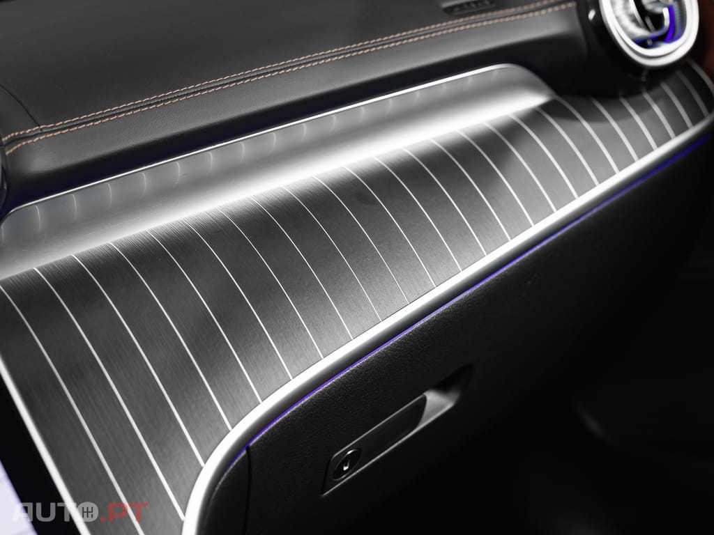 Mercedes-Benz C 300 e 9G-TRONIC AMG Line