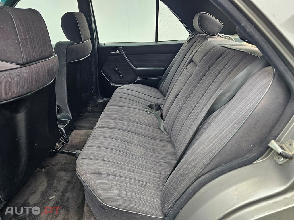 Mercedes-Benz W124 200 D