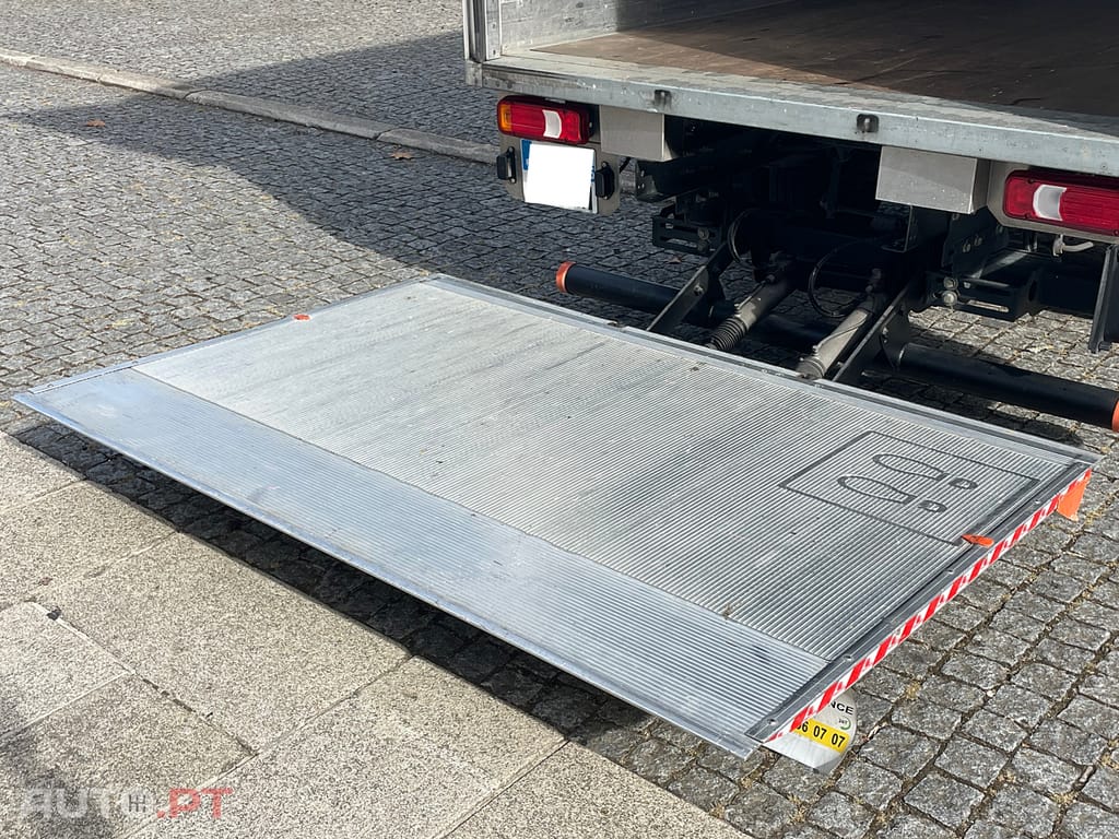 Iveco Daily 3.0D 35C16 Contentor + Plataforma Elevatória