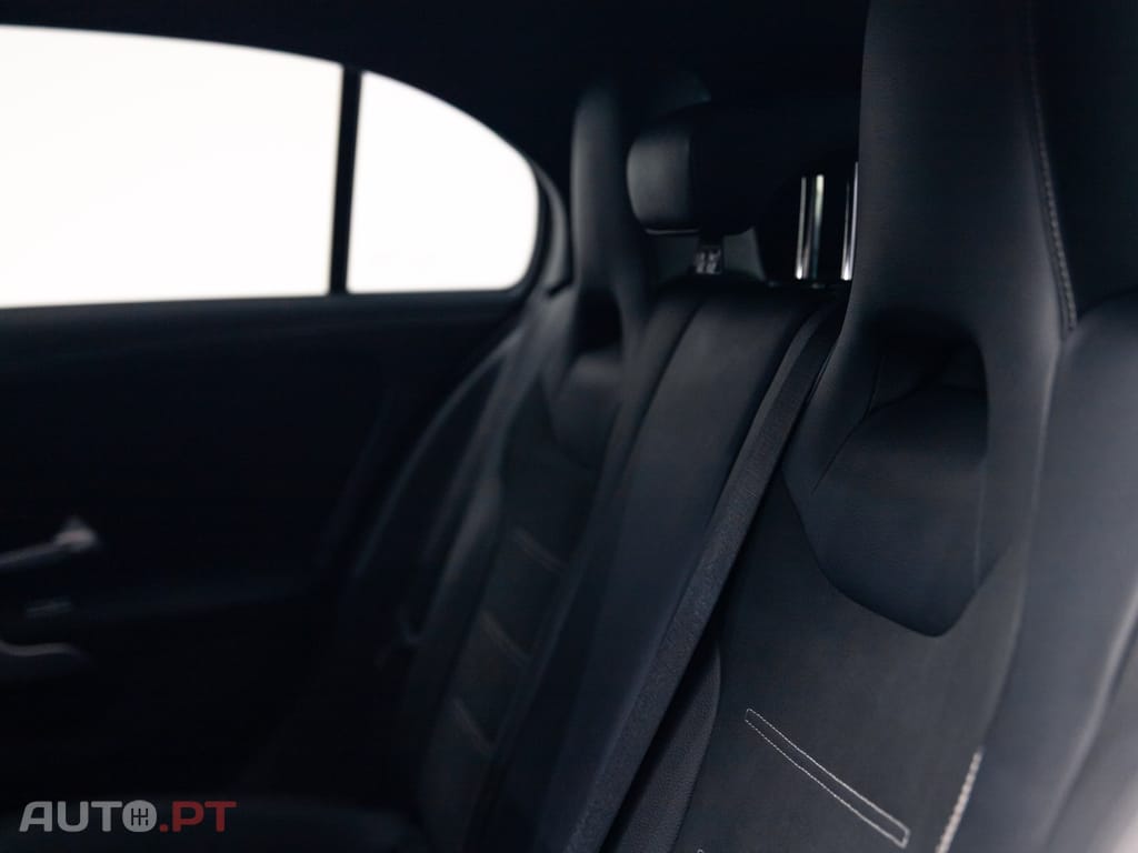 Mercedes-Benz A 250 e AMG Line