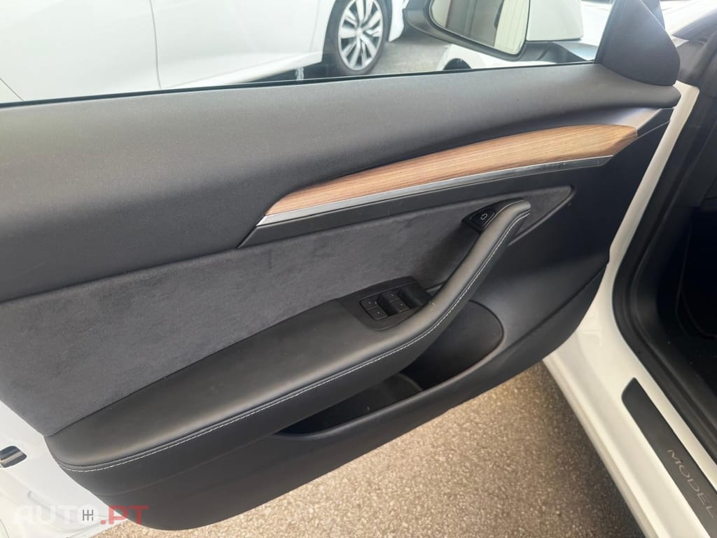 Tesla Model 3 Standard Range Plus RWD