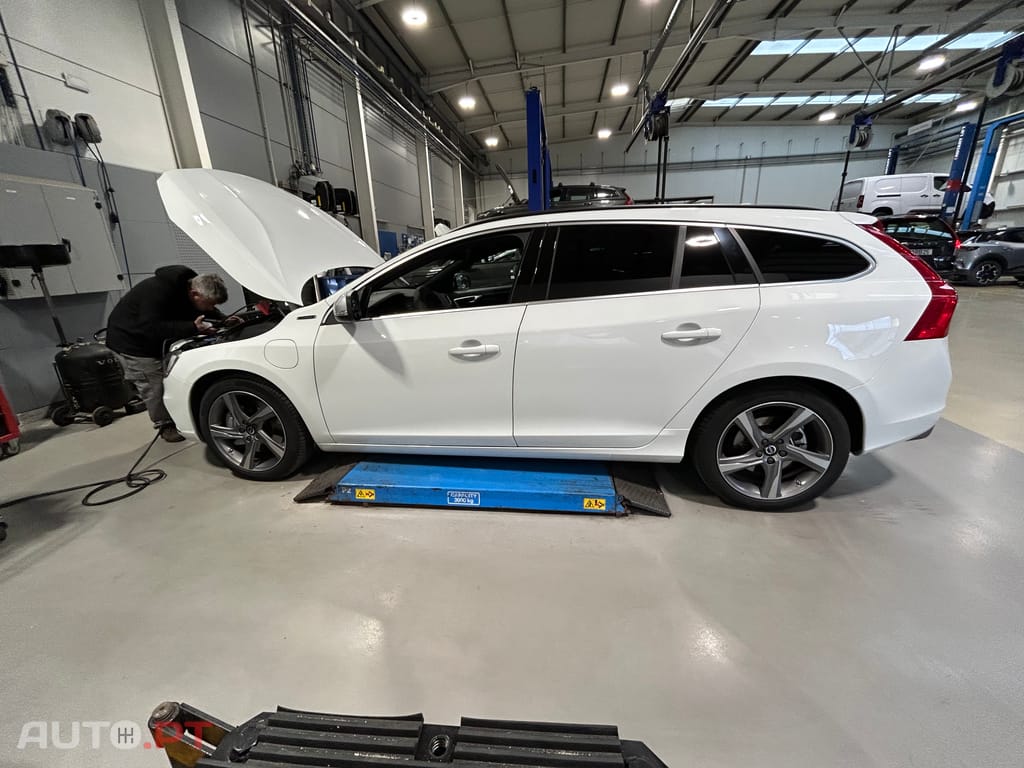 Volvo V60 R-Design D6 PLUG IN