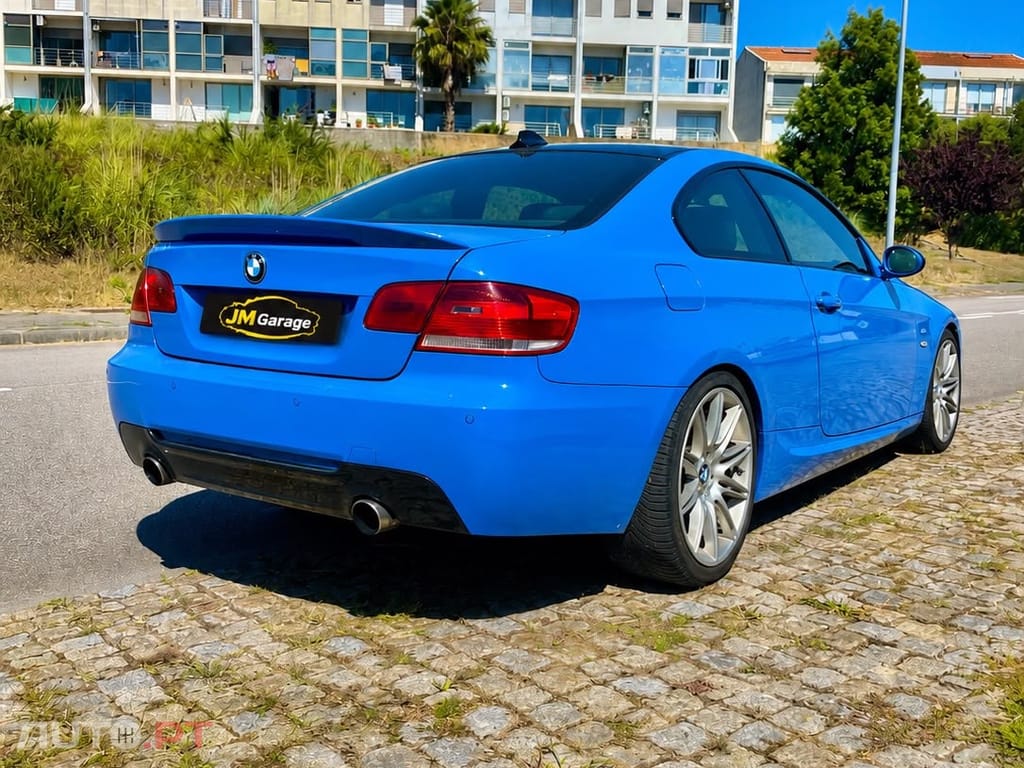 BMW 320 COUPE